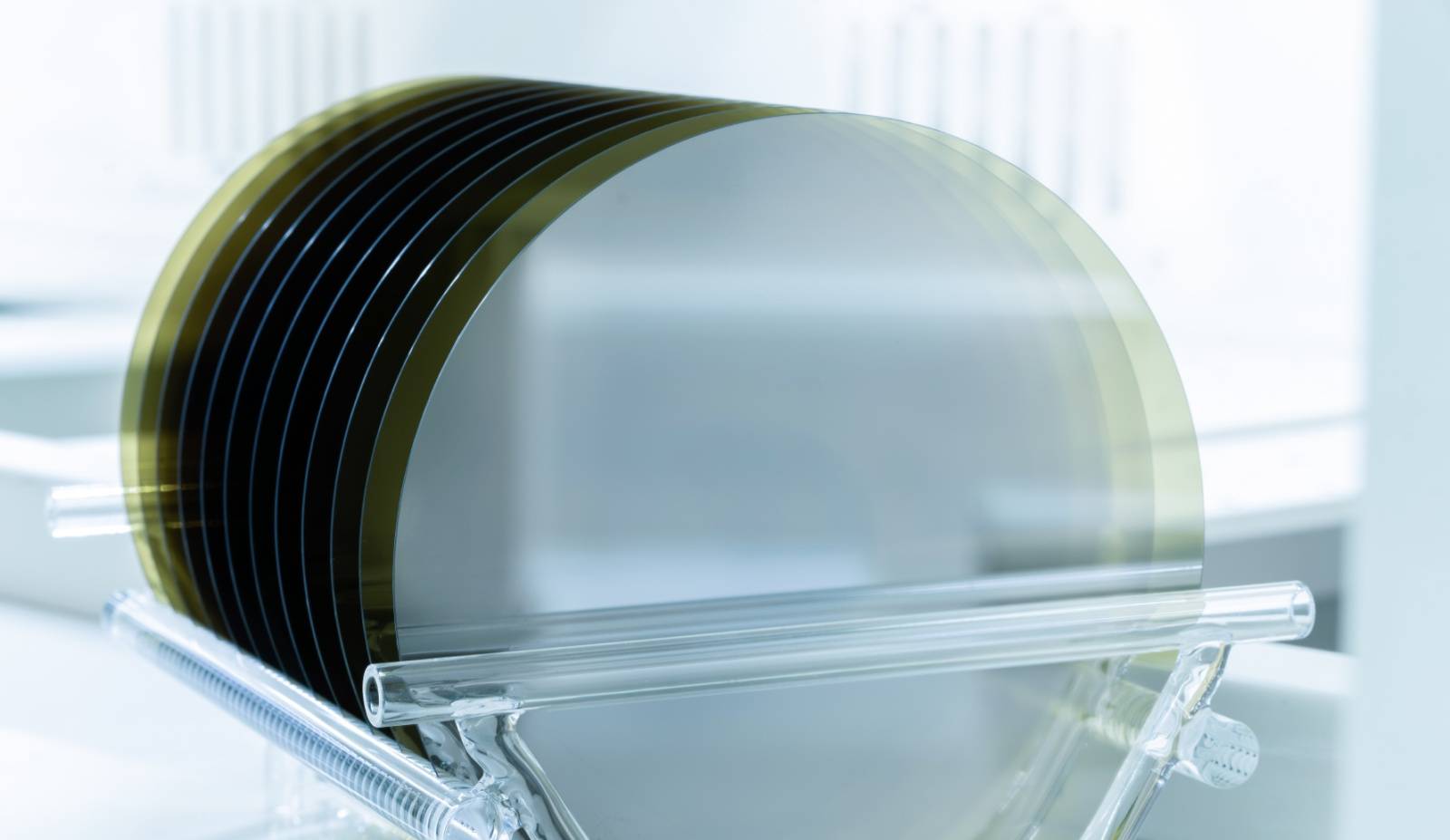 导电型sic衬底经过同质外延生长,器件制造可制成sic二极管,mosfet等